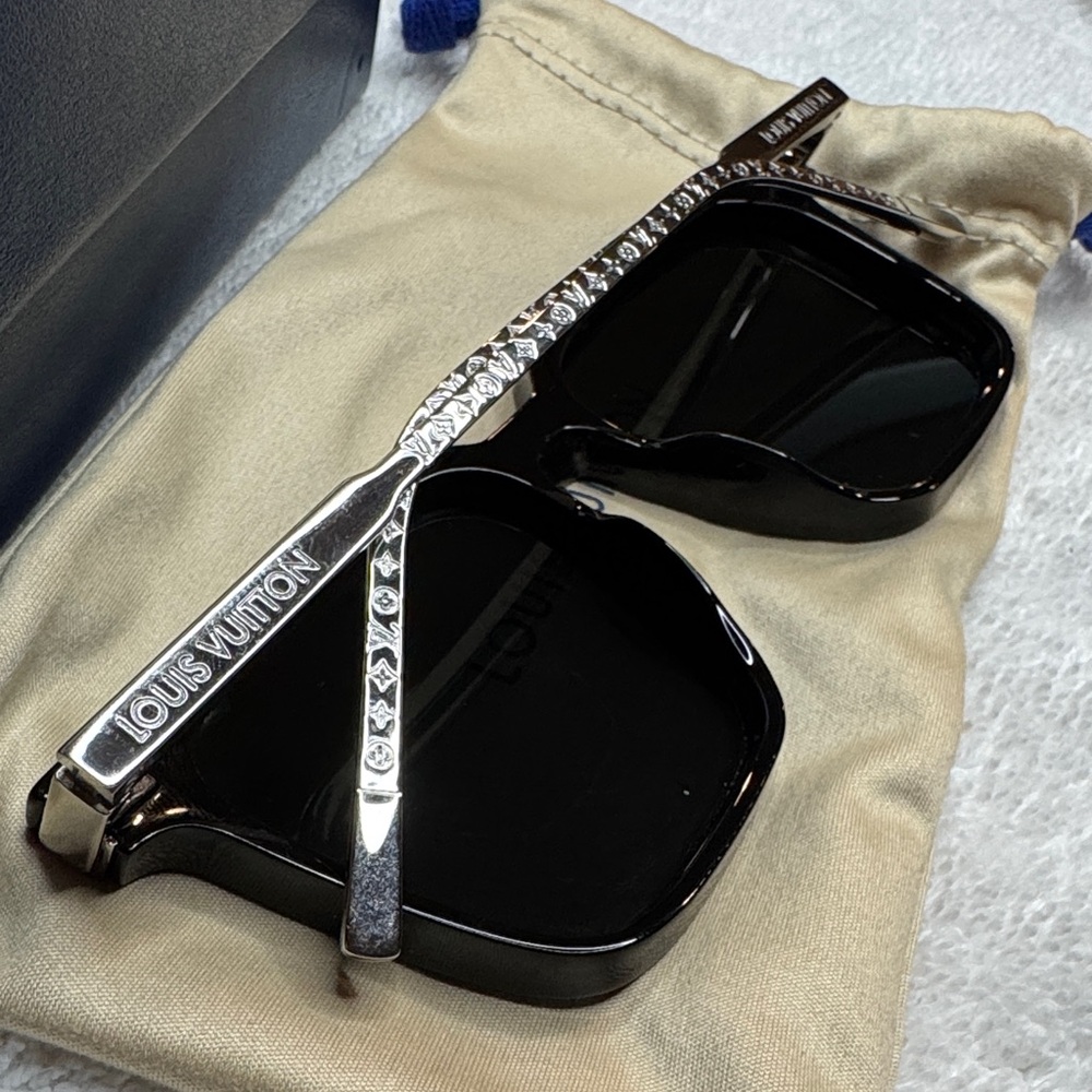 Louis Vuitton Rise Square Sunglasses Black - Picture 4 of 14